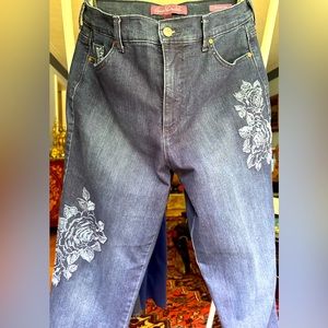 Gloria Vanderbilt “Amanda” blue jeans.